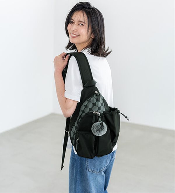 BELLUNA（ベルーナ）の「気がきく小回り優秀ボディバッグ（リュック）」｜詳細画像