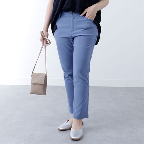 BELLUNA（ベルーナ）の「美脚ストレッチ麻入りアンクルパンツ（クロップドパンツ）」｜ブルー