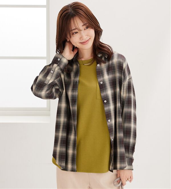 BELLUNA（ベルーナ）の「吸湿発熱ポンチ素材袖切替プルオーバー（カットソー）」｜詳細画像