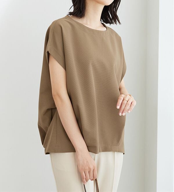 BELLUNA（ベルーナ）の「ミニワッフル素材裾タックプルオーバー（カットソー）」｜モカ