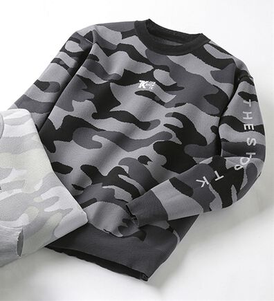 「＜ザ　ショップ　ティーケー＞軽量ストレッチカモフラ柄セーター（メンズニット・セーター）」