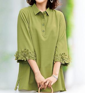 BELLUNA（ベルーナ）の「花咲くモチーフ使いブラウス（チュニック）」｜詳細画像