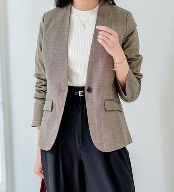 GeeRA（ジーラ）の「洗える！ストレッチカセットスーツ（その他ワンピース）」｜ノーカラー/ブラウンチェック