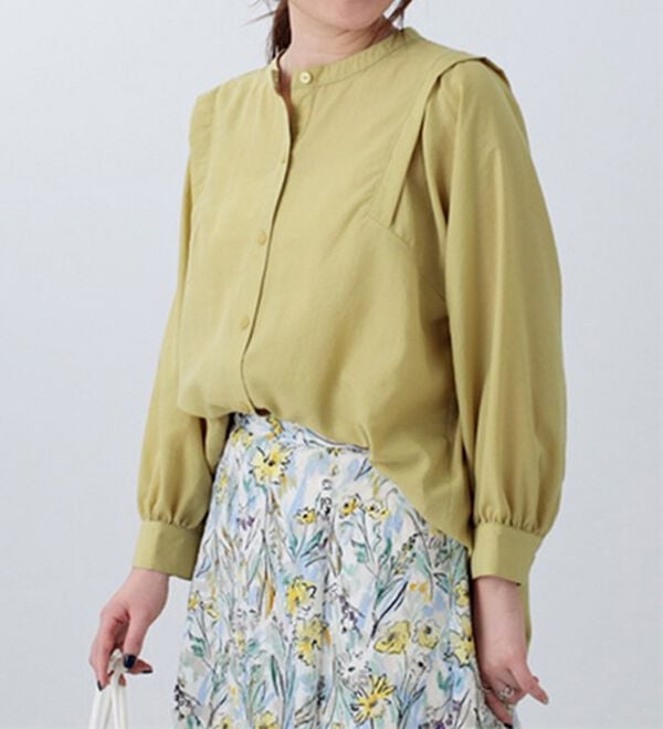 BELLUNA（ベルーナ）の「ビンテージ素材肩タックブラウス（ブラウス）」｜ライトイエロー