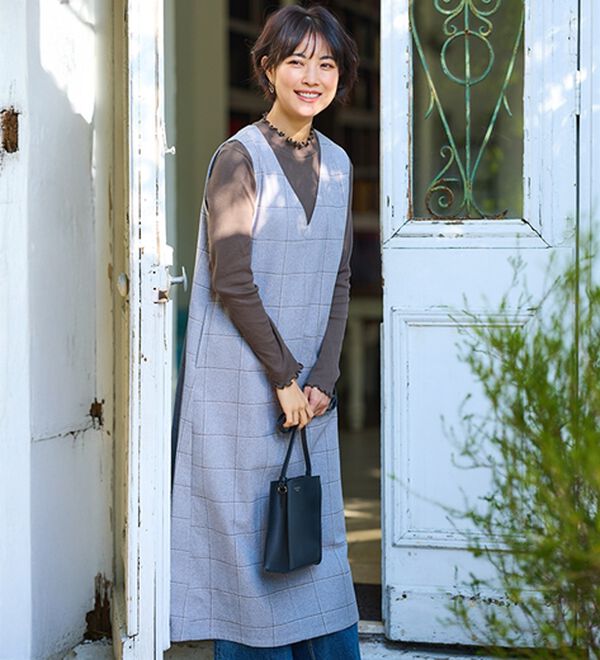 BELLUNA（ベルーナ）の「《ＨｕｇＲｅａｍコットン》Ｖネックジャンパースカート（ジャンパースカート）」｜詳細画像