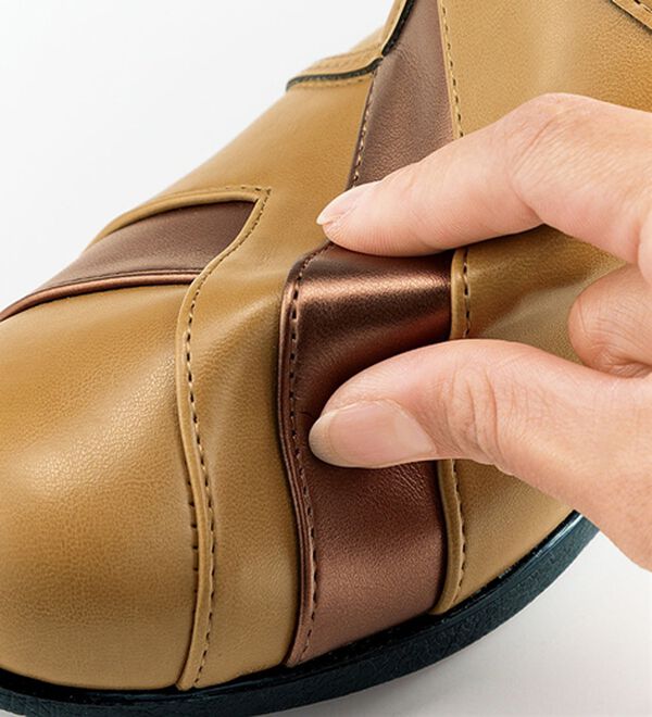 BELLUNA（ベルーナ）の「日本製やわらか素材の配色パンプス（パンプス）」｜詳細画像