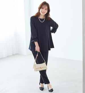 Viola e Viola（ヴィオラ エ ヴィオラ）の「【イージーケア】Ａラインセレモニーセットアップ（パンツスーツ）」｜ネイビー