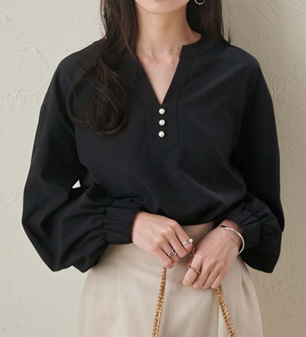 RANAN（ラナン）の「3つの機能付！パール調ボタン付スキッパーブラウス（ブラウス）」｜詳細画像