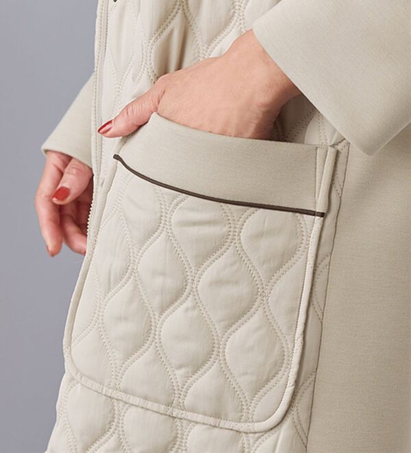 BELLUNA（ベルーナ）の「中わたキルティング切替ダンボール素材コート（ハーフコート）」｜詳細画像