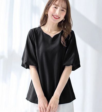 alotta（アロッタ）の「＜６つの機能付＞パフ袖ハートネックブラウスＴシャツ（ブラウス）」