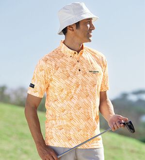 「＜トランスコンチネンツゴルフ＞ドライゴルフポロシャツ（メンズポロシャツ）」｜サーモン幾何柄