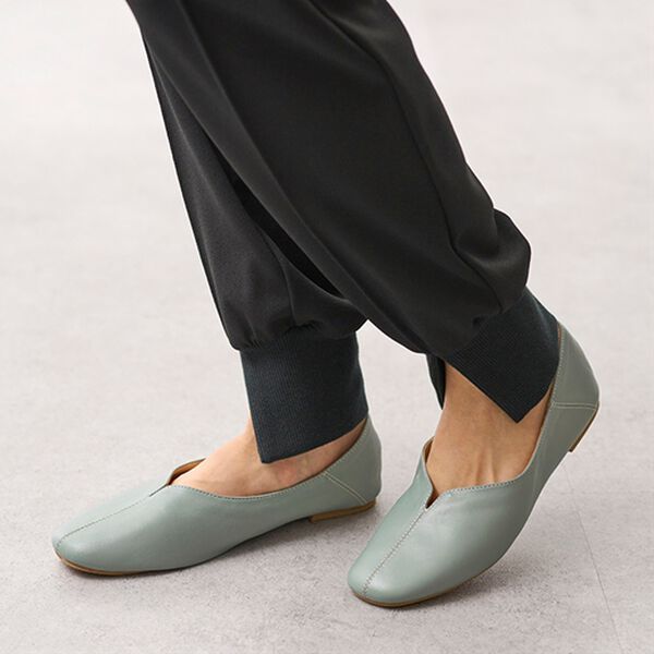 BELLUNA（ベルーナ）の「美ラインカッティングチラリ花柄パンプス（パンプス）」｜詳細画像