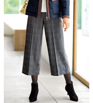 BELLUNA（ベルーナ）の「サマ見え（スーパーウォーム）ウール調センタープレスクロップドパンツ（クロップドパンツ）」｜グレンチェック