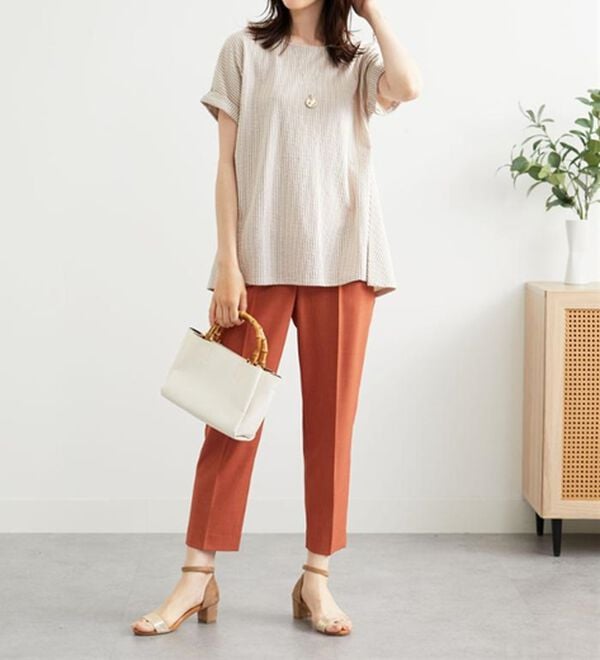 BELLUNA（ベルーナ）の「ニットサッカー素材ペプラムプルオーバー（カットソー）」｜詳細画像