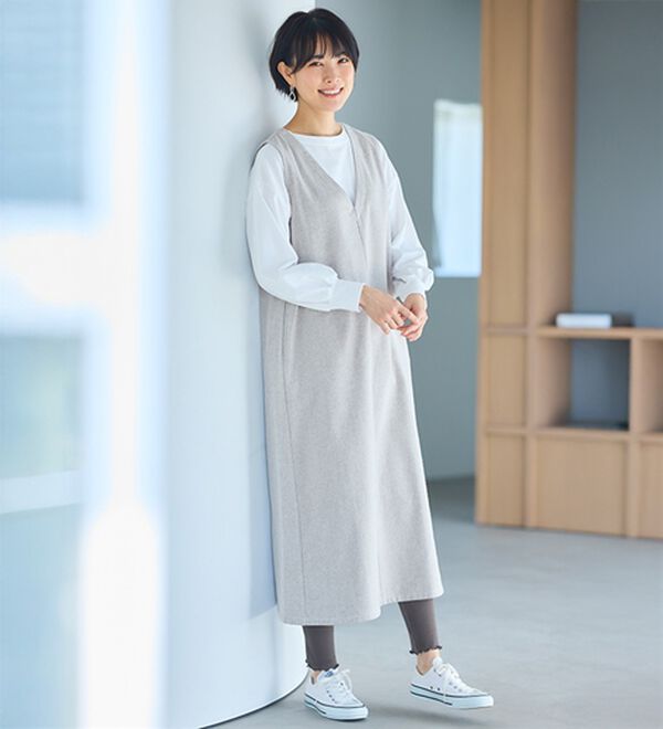 BELLUNA（ベルーナ）の「《ＨｕｇＲｅａｍコットン》Ｖネックジャンパースカート（ジャンパースカート）」｜詳細画像