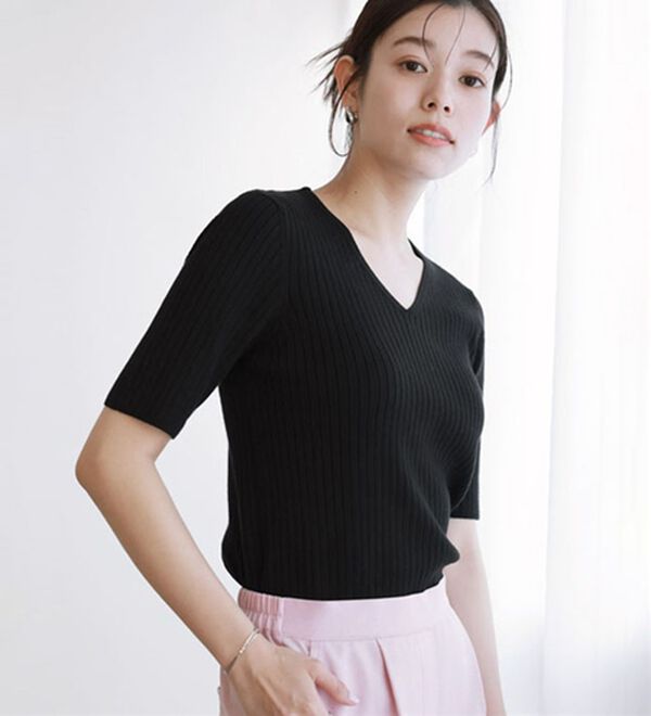 Pierrot（ピエロ）の「【洗濯機で洗える】ネックが選べるシルクタッチ半袖リブニット（ニット・セーター）」｜詳細画像