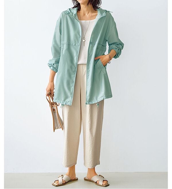 BELLUNA（ベルーナ）の「はっ水加工軽量パーカー（ポーチ付）（パーカー）」｜詳細画像