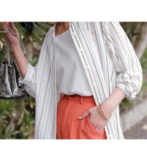 BELLUNA（ベルーナ）の「涼感やわらか袖リボンシャツチュニック（チュニック）」｜オフ白系ストライプ