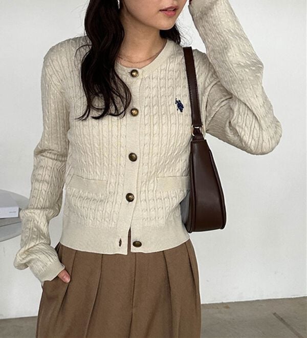 RANAN（ラナン）の「＜Ｕ．Ｓ．Ｐ＞ゴールド調ボタン刺繍ケーブルカーディガン（ニット・セーター）」｜詳細画像