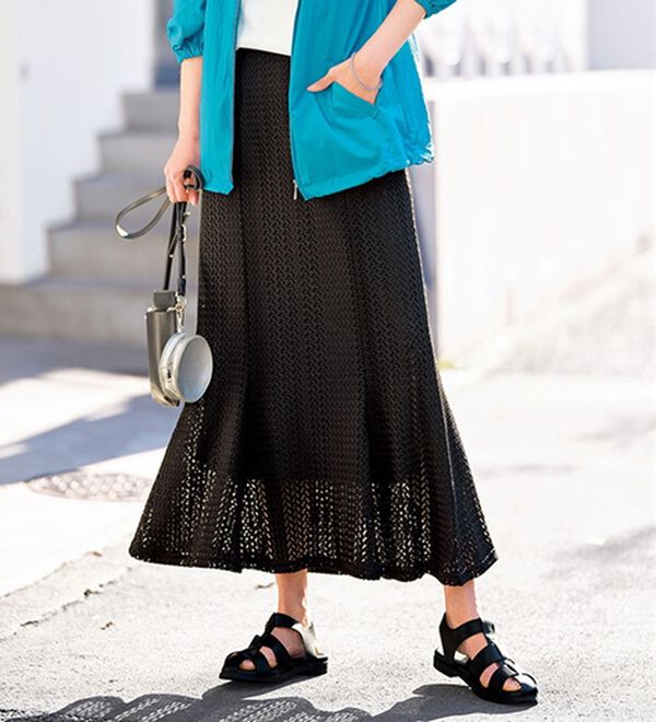 BELLUNA（ベルーナ）の「レース使いフレアーデザインスカート（ロングスカート）」｜黒