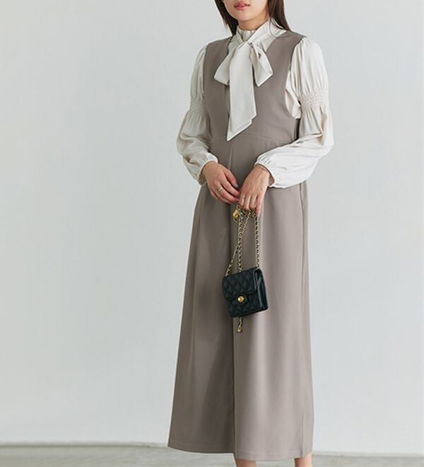 Pierrot（ピエロ）の「ウエストマークジャンパースカート（ジャンパースカート）」｜モカグレージュ