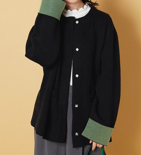 BELLUNA（ベルーナ）の「配色デザインふんわりニットジャケット（ハーフコート）」｜黒／グリーン