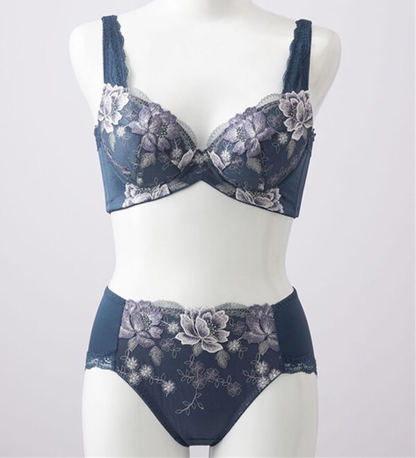 LAVIENNE（ラヴィエンヌ）の「美背中シルエットブラ＆ショーツ（ブラジャー＆ショーツセット）」｜ネイビー