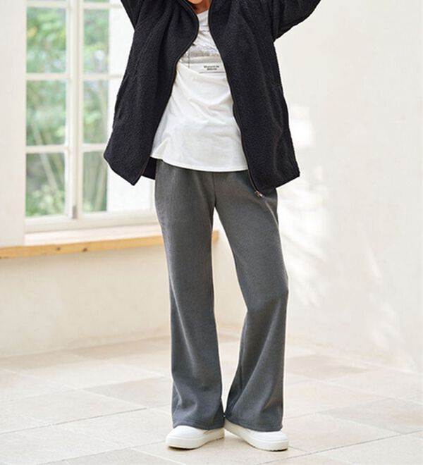 BELLUNA（ベルーナ）の「シュッと体型カバー！縦リブ素材裏ベロアフレアーパンツ（フルレングスパンツ）」｜詳細画像