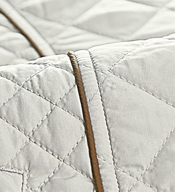 BELLUNA（ベルーナ）の「配色パイピング使い中わたキルトコート（ハーフコート）」｜詳細画像