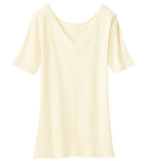 「なめらかシルク入りジャカード半袖インナー（肌着・インナーウェア）」｜アイボリー