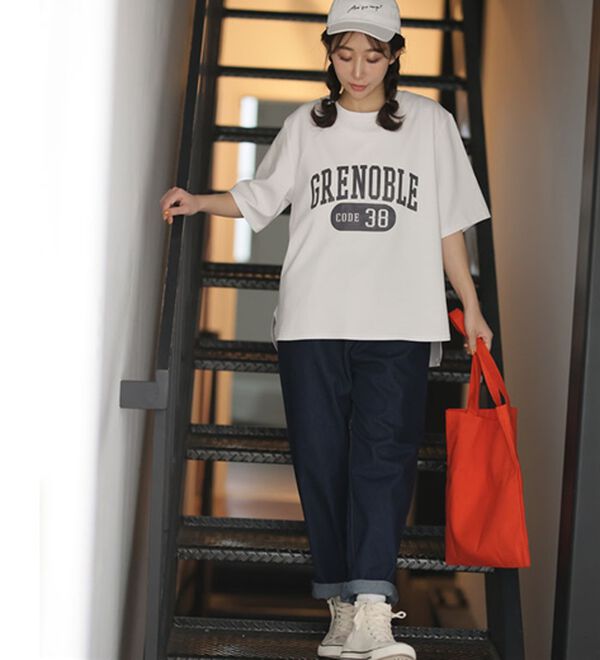 A HAPPY MARILYN（アハッピーマリリン）の「【Ｍ～８Ｌ】【接触冷感・ＵＶ対策】カレッジプリント裾ラウンドＴシャツ（Tシャツ）」｜詳細画像