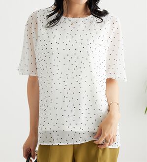 BELLUNA（ベルーナ）の「シフォン素材ドルマンデザインブラウス（ブラウス）」｜アイボリードット