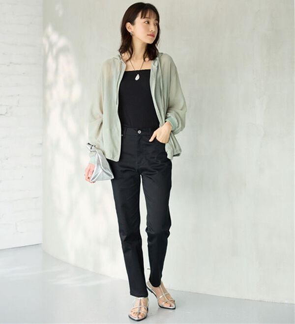 BELLUNA（ベルーナ）の「サラリ速乾！綿サテンストレッチカラーパンツ（フルレングスパンツ）」｜詳細画像