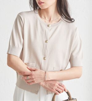 RANAN（ラナン）の「ゴールド調ボタン5分袖ニットカーデ（ニットカーディガン）」｜グレージュ