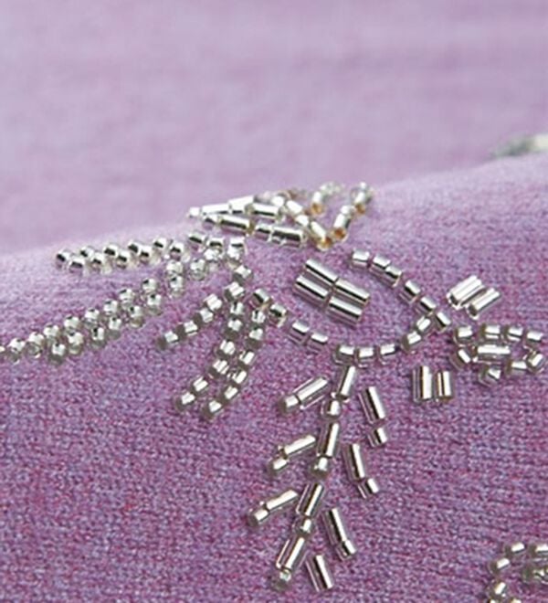 BELLUNA（ベルーナ）の「ビーズ刺しゅう使いニットアンサンブル（ニットカーディガン）」｜詳細画像