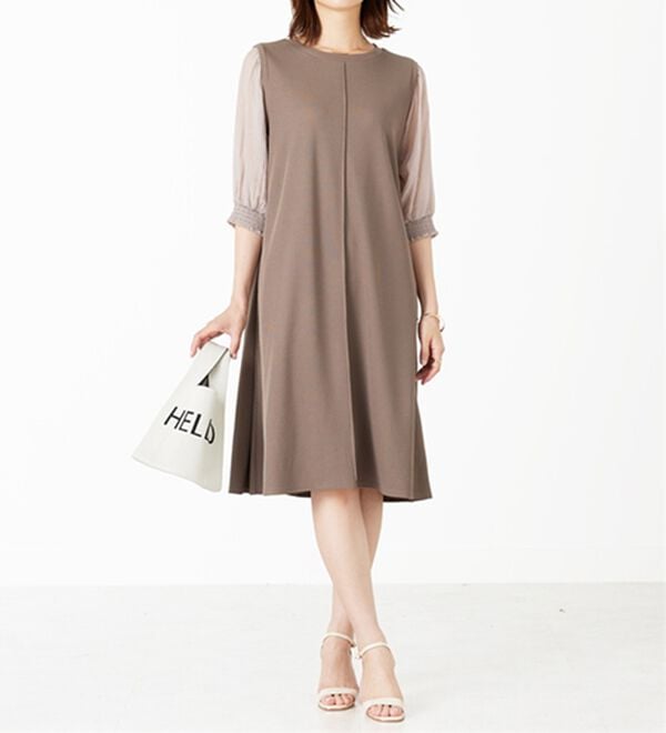 BELLUNA（ベルーナ）の「袖切替デザインシャーリングワンピース（その他ワンピース）」｜詳細画像
