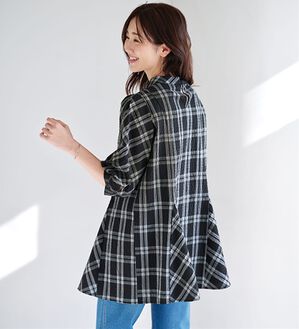 BELLUNA（ベルーナ）の「着痩せ！サッカー素材切替ブラウス（ブラウス）」｜黒系チェック