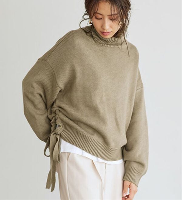 Pierrot（ピエロ）の「ゆったりサイドリボンタートルニット（ニット・セーター）」｜詳細画像