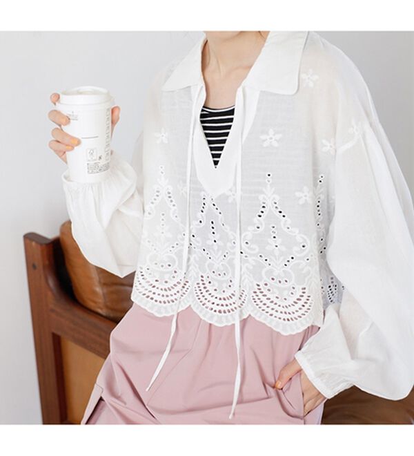 GeeRA（ジーラ）の「刺しゅうデザインショート丈ブラウス（ブラウス）」｜詳細画像