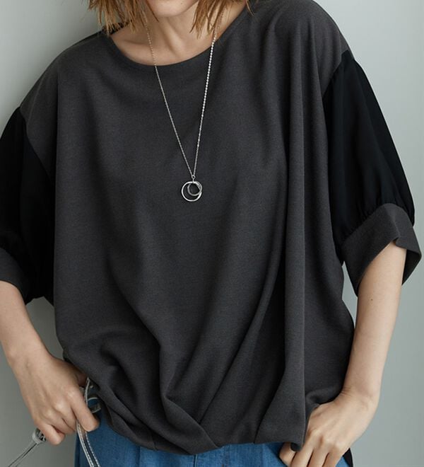 BELLUNA（ベルーナ）の「&ldquo;2点セット&rdquo;ネックレス付！異素材裾タックプルオーバー（カットソー）」｜詳細画像