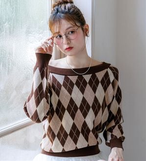 alotta（アロッタ）の「【Corie】アーガイル柄ワンショルボーダーニット（ニット・セーター）」｜ブラウン系