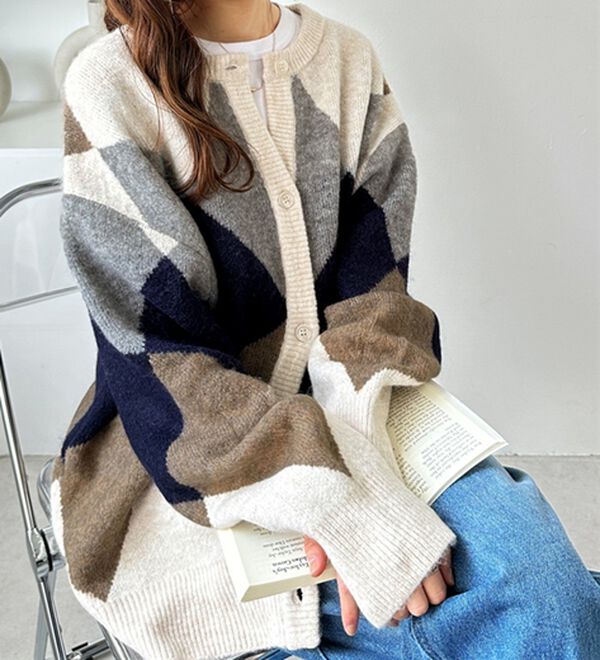 GeeRA（ジーラ）の「アーガイルシャギーニットカーディガン（ニットカーディガン）」｜アイボリー