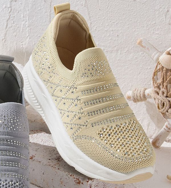 BELLUNA（ベルーナ）の「きらめきビジューニットスニーカー（スニーカー）」｜ベージュ