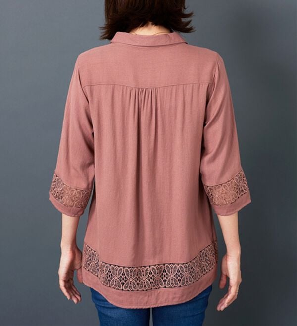 BELLUNA（ベルーナ）の「袖＆裾レースデザインシャツチュニック（チュニック）」｜詳細画像