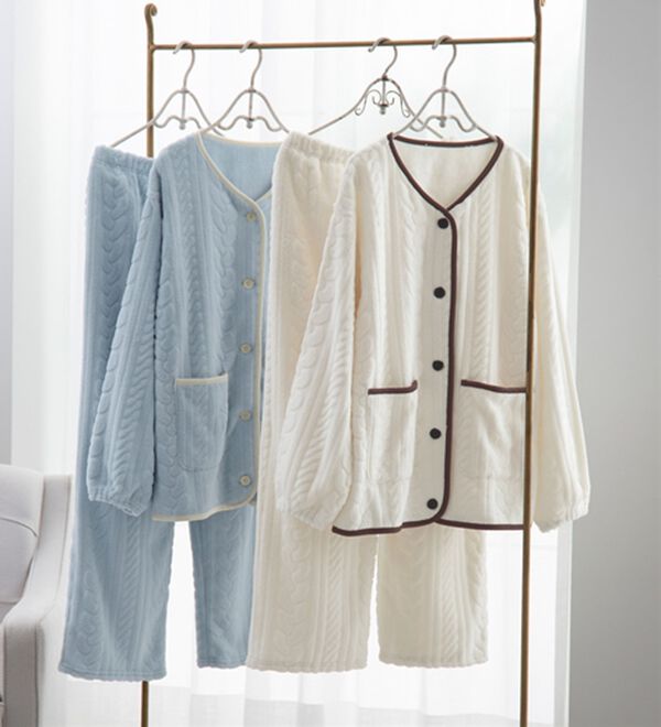 YU'NOW（ユナウ）の「【上下２点セット】ケーブルニット風もこもこカーディガンセット（パジャマ・ルームウェア）」｜詳細画像