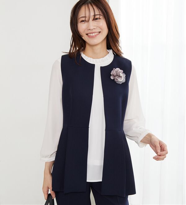 BELLUNA（ベルーナ）の「＜Ｃ／Ｓ＞ノーカラーペプラムジレ（ベスト）」｜ネイビー