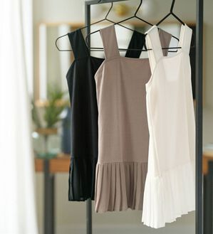YU'NOW（ユナウ）の「【抗菌防臭】【吸水速乾】ブラ紐隠しの優秀プリーツワンピース（肌着・インナーウェア）」｜詳細画像