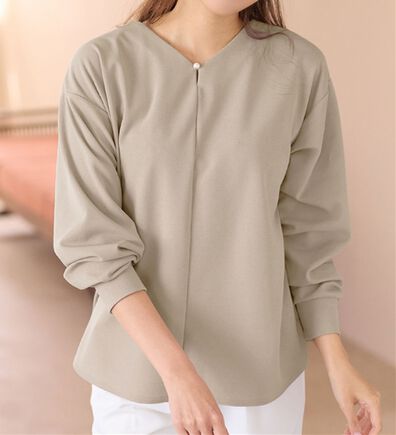 alotta（アロッタ）の「あったか裏起毛Ｖネックプルオーバー（カットソー）」