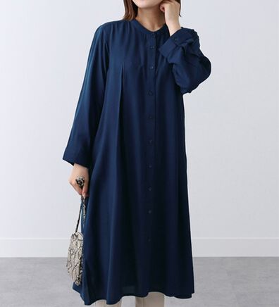 BELLUNA（ベルーナ）の「レーヨン素材タック使いロングワンピース（ロングワンピース）」