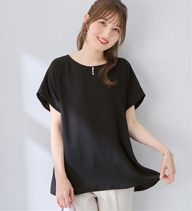 alotta（アロッタ）の「【接触冷感】パール調ボタンデザインブラウス（ブラウス）」